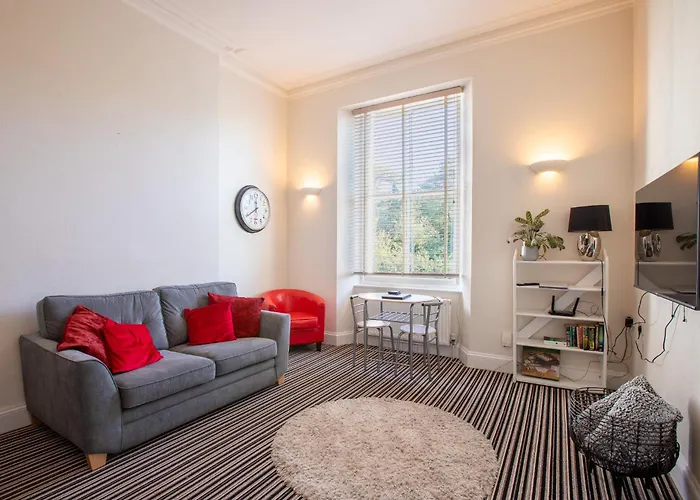 Cosy Flat In Victorian Villa- Parking & Garden