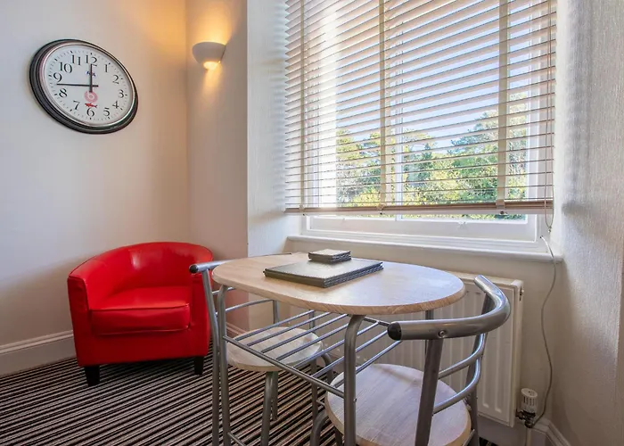 Cosy Flat In Victorian Villa- Parking & Garden