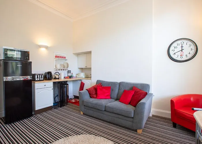 Cosy Flat In Victorian Villa- Parking & Garden