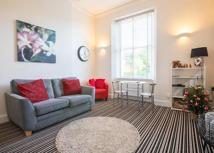 Cosy Flat In Victorian Villa- Parking & Garden