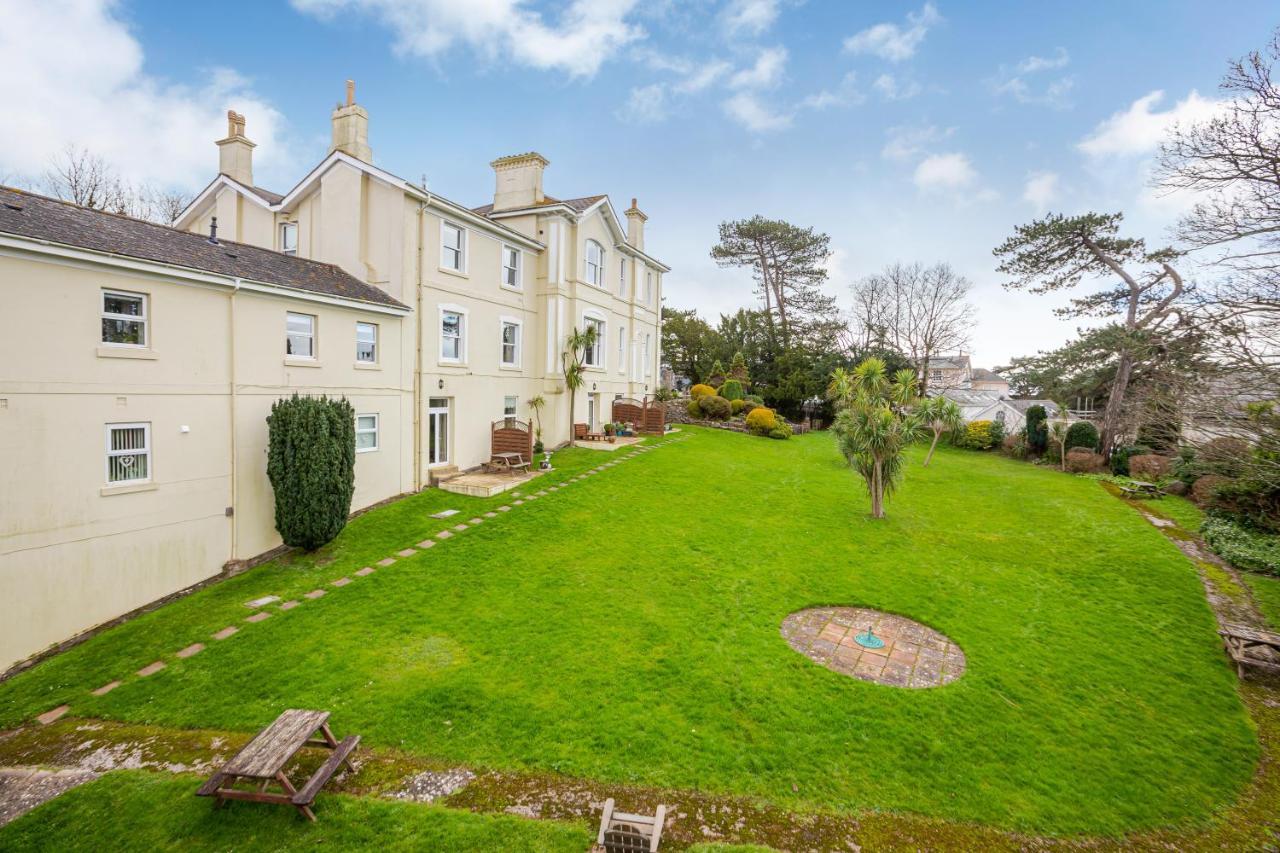 Cosy Flat In Victorian Villa- Parking & Garden Apartment *