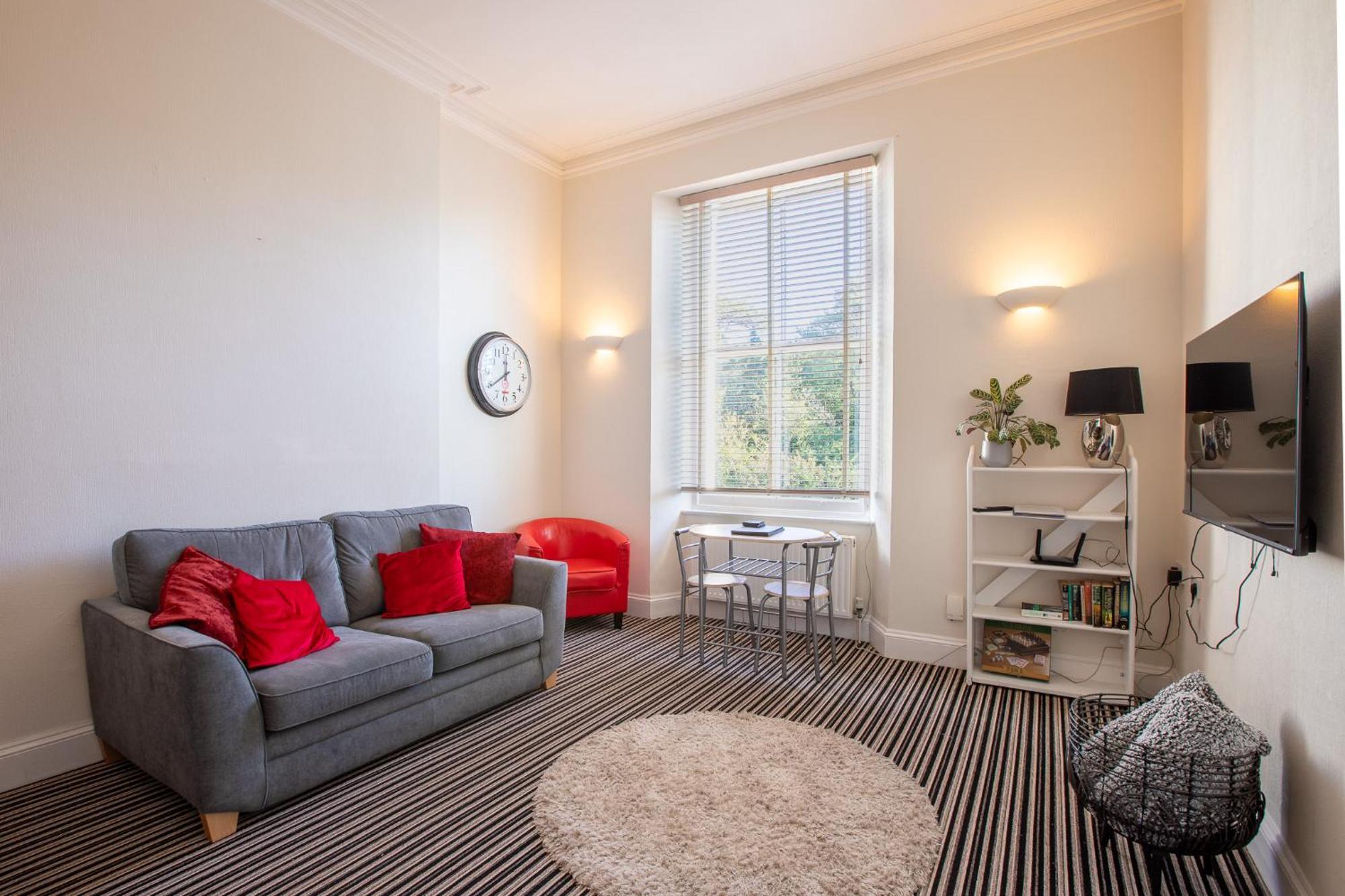 Cosy Flat In Victorian Villa- Parking & Garden *