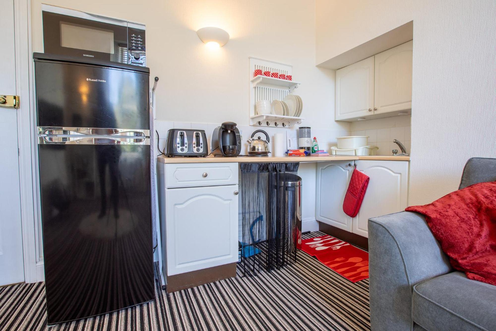 Cosy Flat In Victorian Villa- Parking & Garden Apartment *